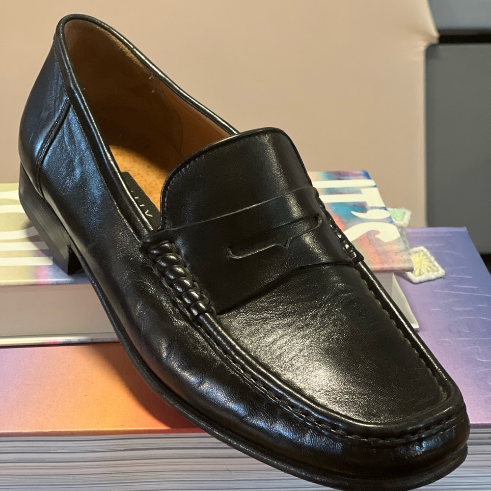 Bally Classic Black Slip-On Loafers Elegant Design (Gently worn)
